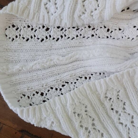 Sleeveless Knit Crewneck Sweater - Picture 5 of 5